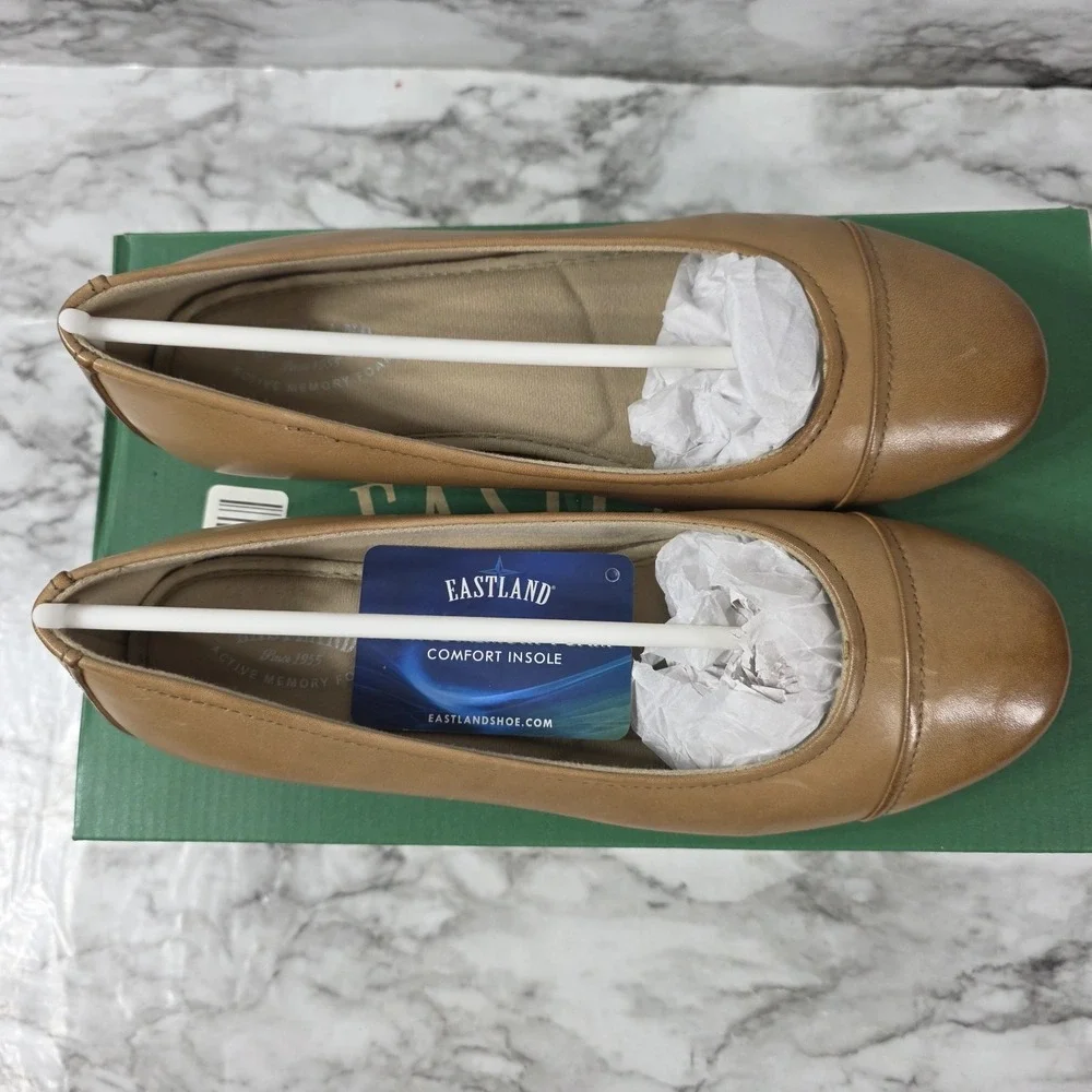 Eastland Womens Gia Size 8W Memory Foam In Wheat Color New In Box